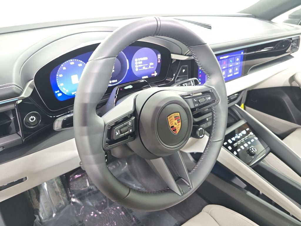 New 2026 Porsche Macan Electric RWD image 4
