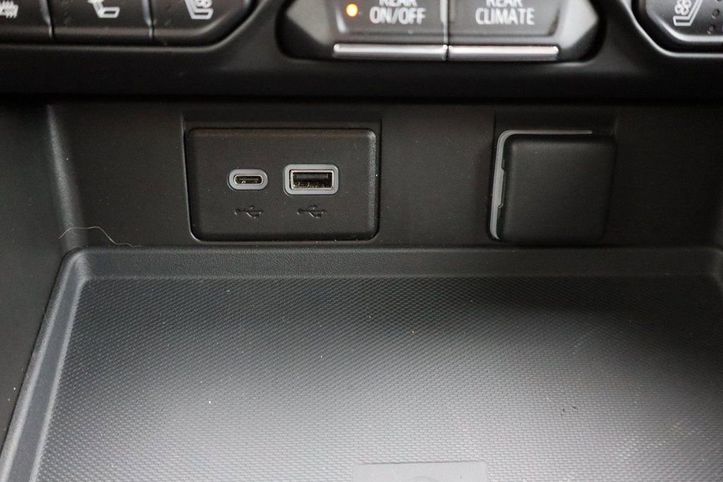 Used 2023 Chevrolet Suburban High Country image 7