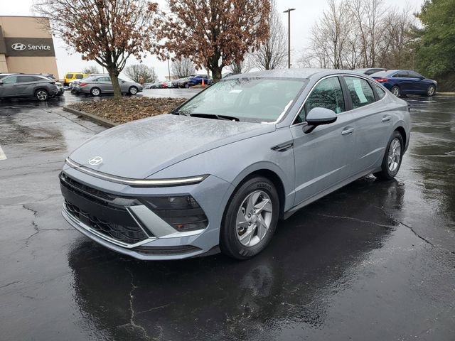 Used 2025 Hyundai Sonata SE image 3
