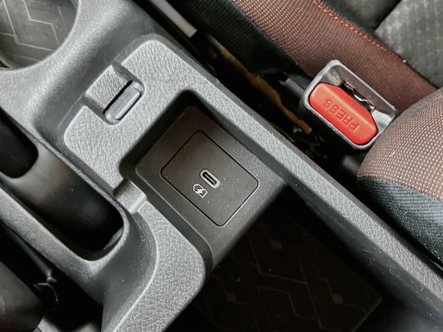 Used 2024 Nissan Versa SR FWD image 32
