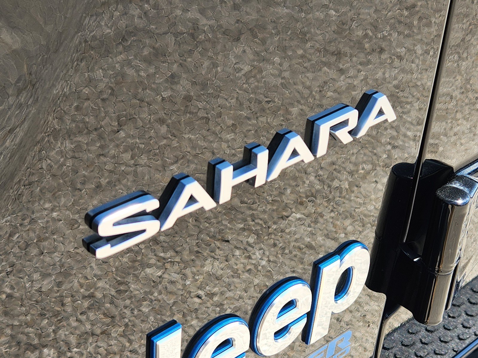Used 2021 Jeep Wrangler Unlimited Sahara w/ Cold Weather Group AWD/4WD image 28