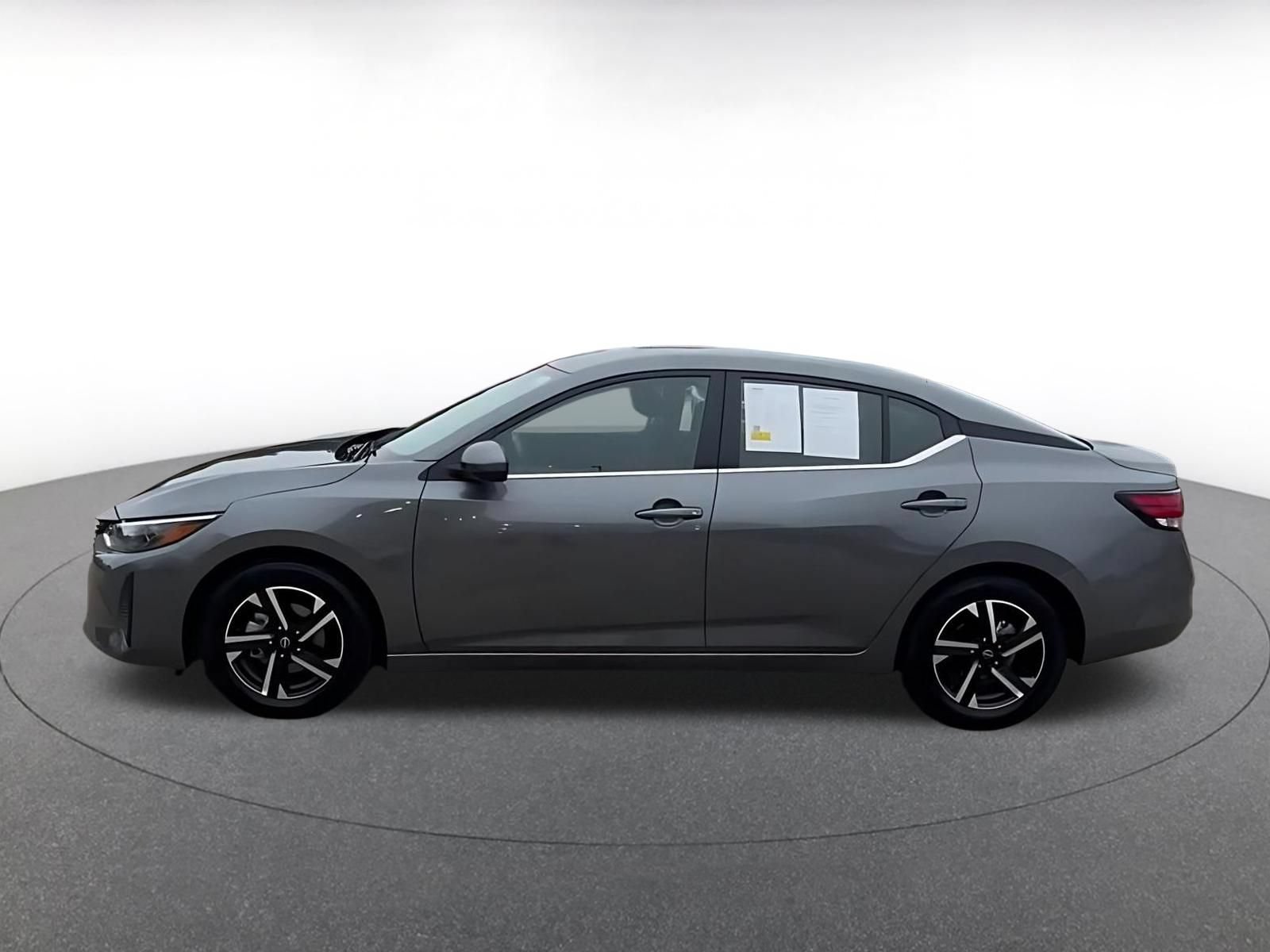 Used 2025 Nissan Sentra SV FWD image 9