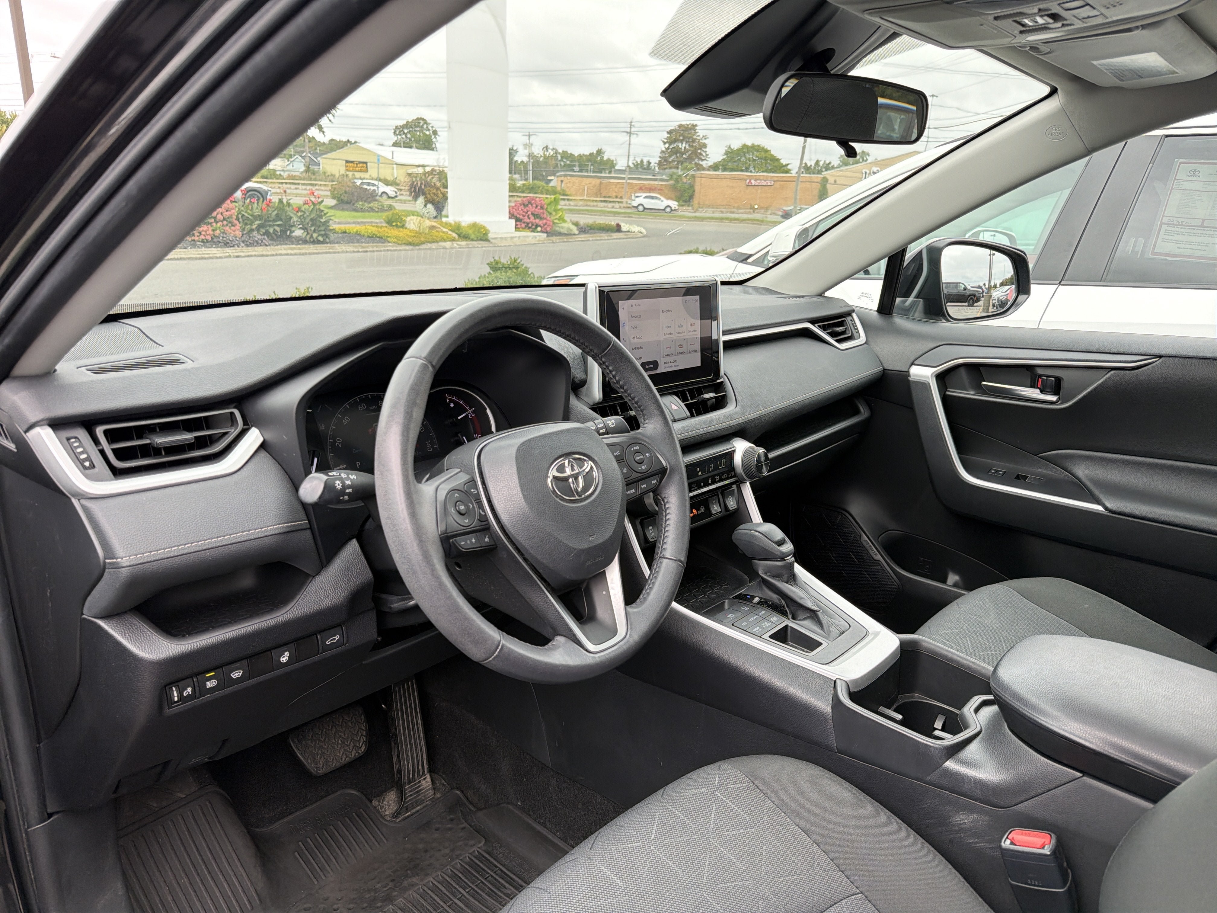 Used 2023 Toyota RAV4 XLE w/ Convenience Package AWD/4WD image 9