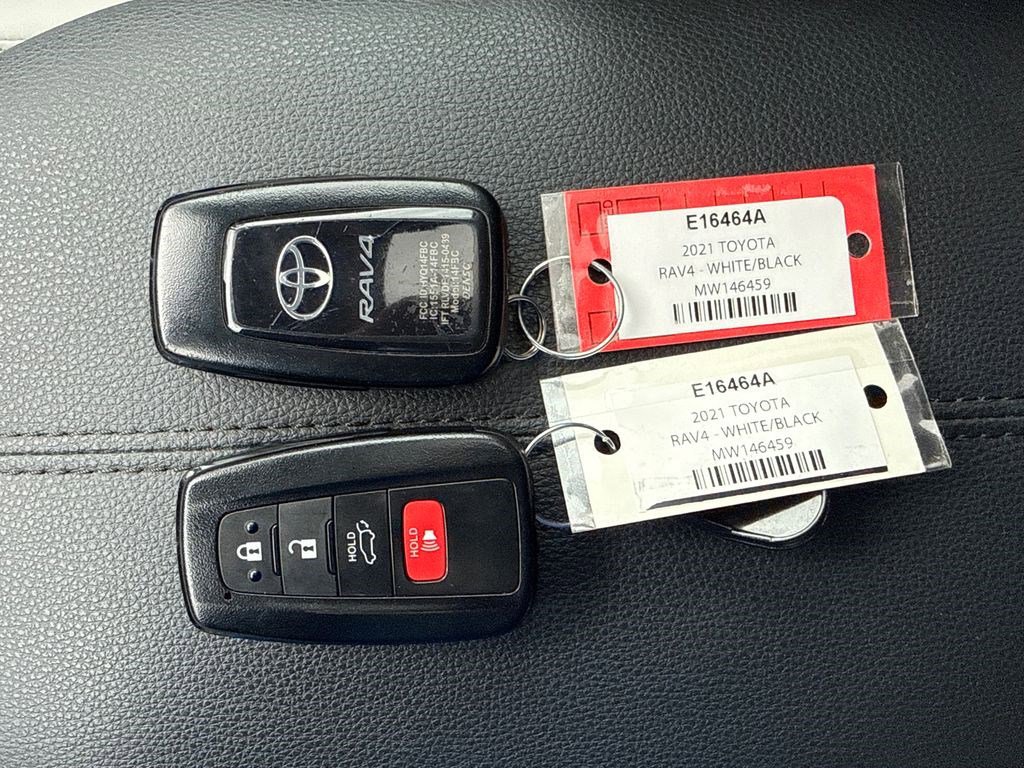 Used 2021 Toyota RAV4 XLE Premium AWD/4WD image 4