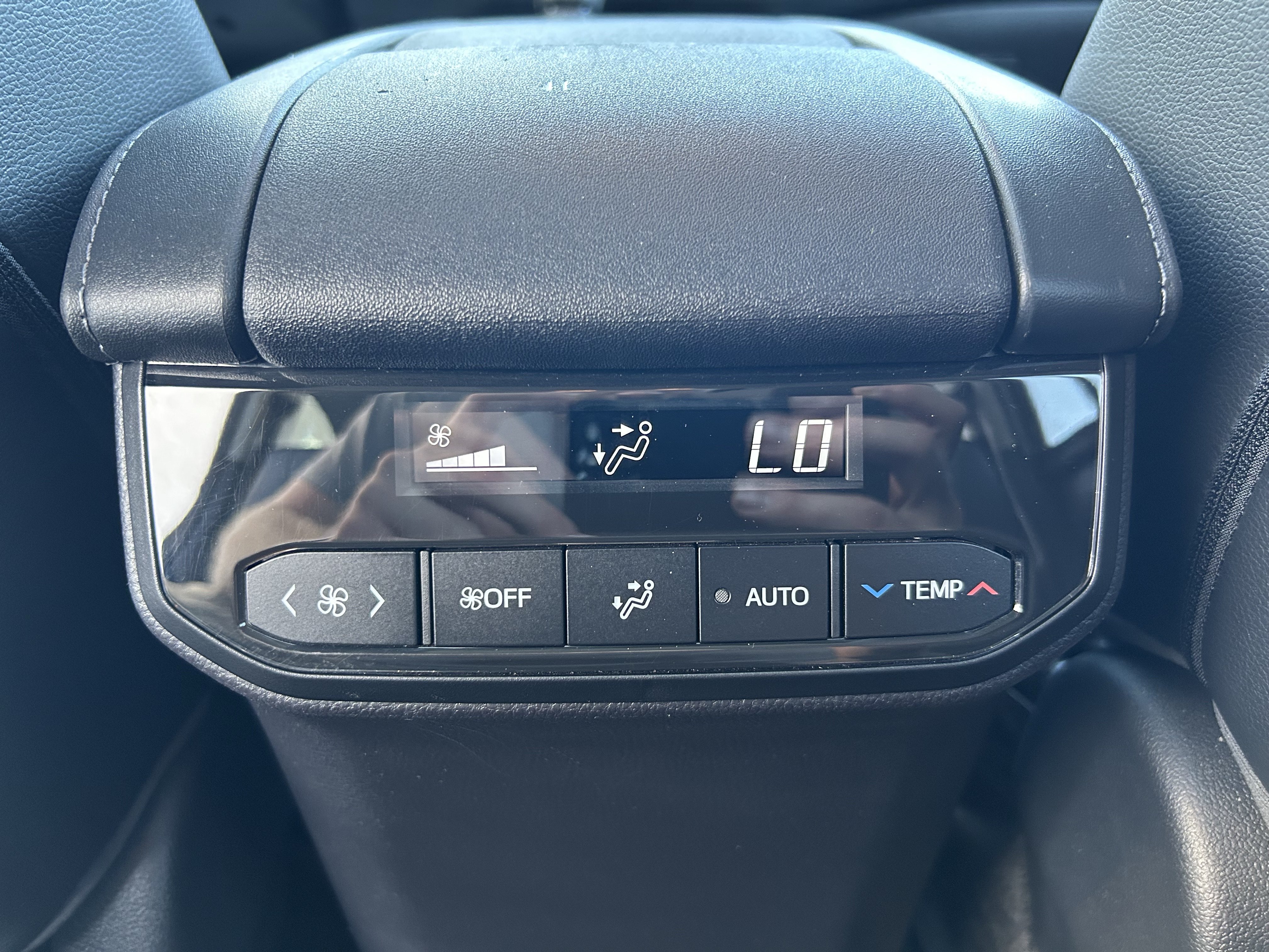 Used 2023 Toyota Highlander XLE AWD/4WD image 20