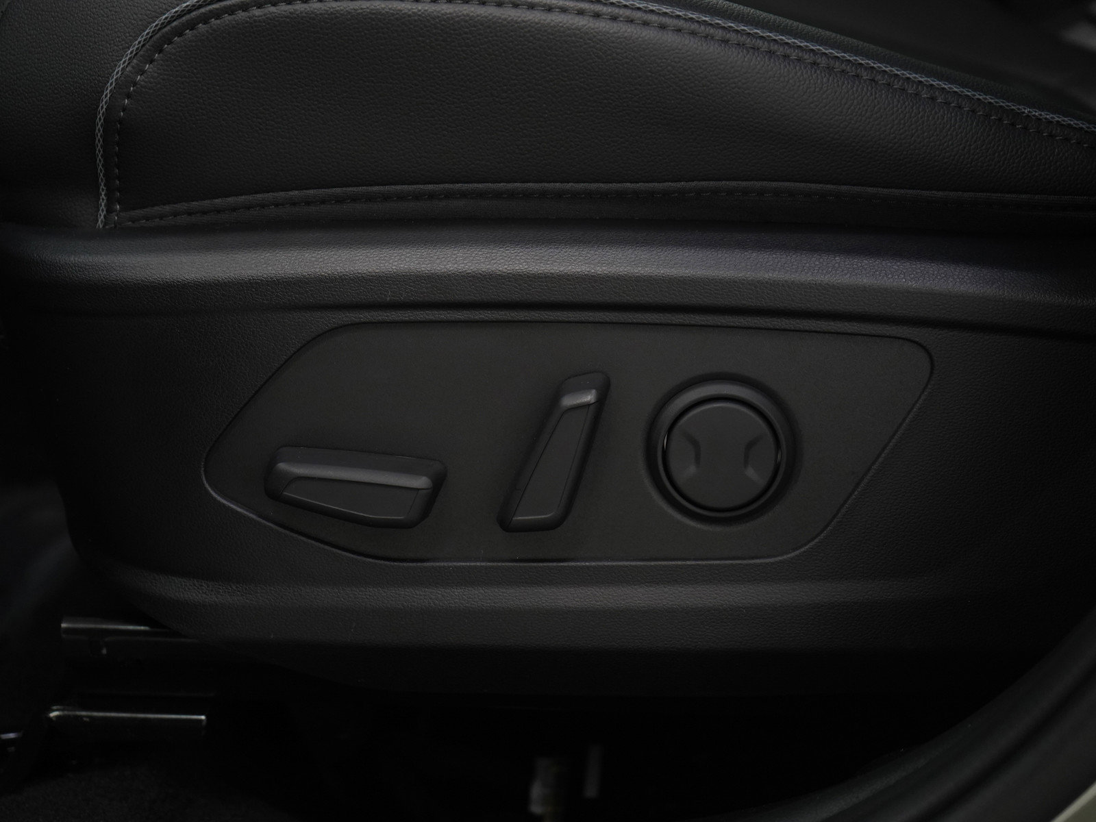 Used 2024 Hyundai Santa Cruz Limited image 26