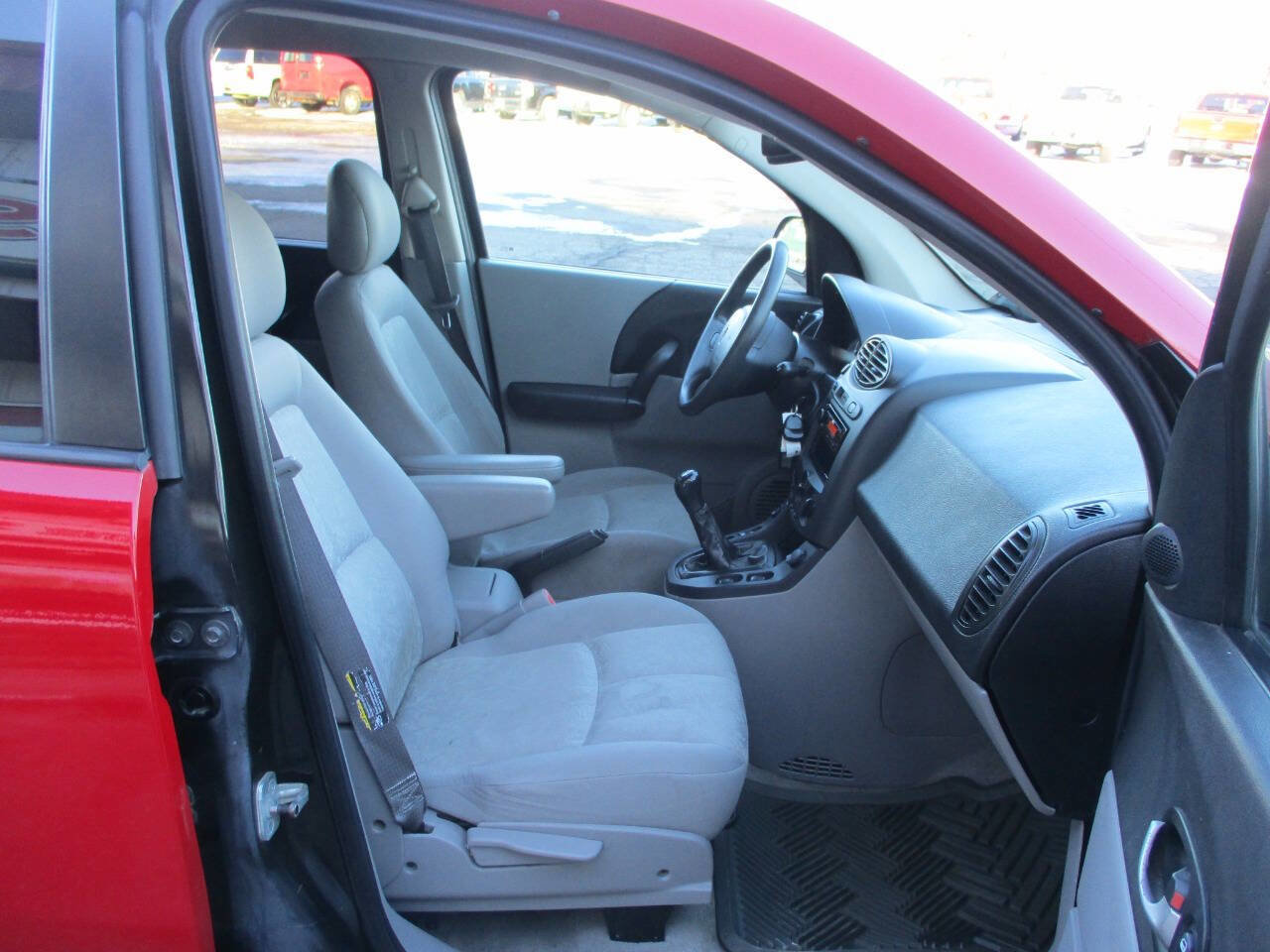 Used 2004 Saturn Vue 2WD w/ Sport Plus Pkg image 26