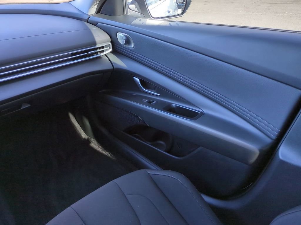 Certified 2025 Hyundai Elantra SEL image 16
