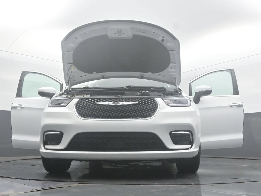 Used 2023 Chrysler Pacifica Touring-L AWD/4WD image 70