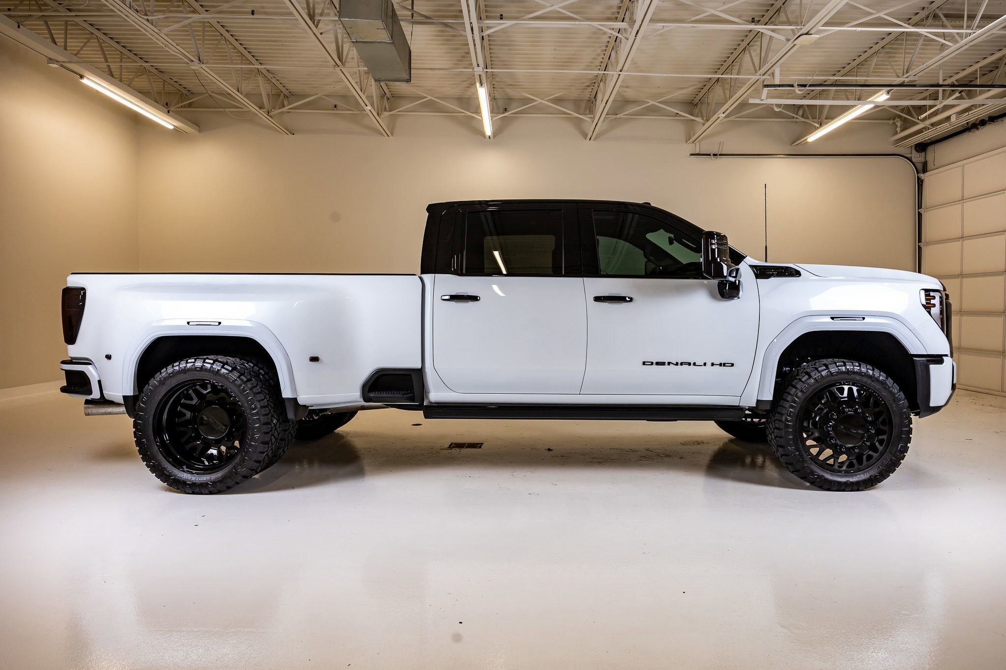 Used 2026 GMC Sierra 3500 Denali Ultimate AWD/4WD image 11