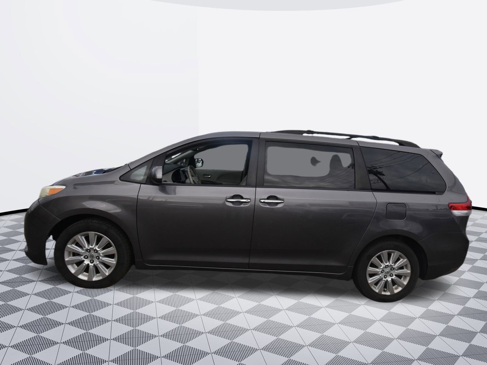 Used 2012 Toyota Sienna XLE w/ XLE Navigation Pkg AWD/4WD image 3