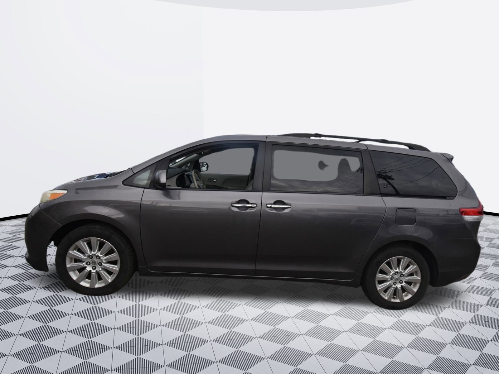 Used 2012 Toyota Sienna XLE w/ XLE Navigation Pkg AWD/4WD image 3
