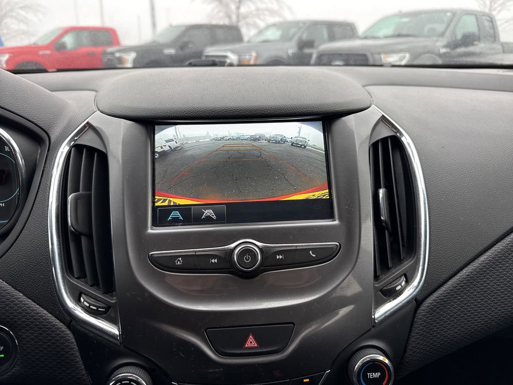 Used 2018 Chevrolet Cruze LT w/ Convenience Package FWD image 21