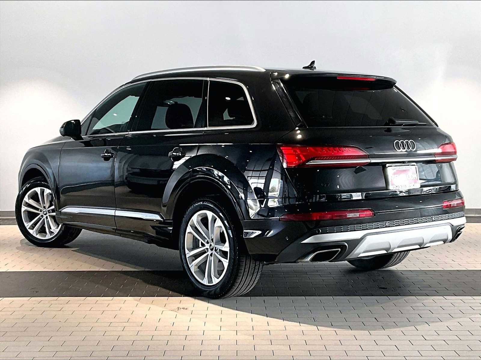 Used 2025 Audi Q7 3.0T Premium Plus image 3