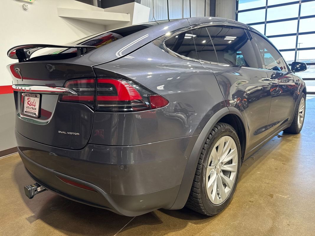 Used 2020 Tesla Model X image 38