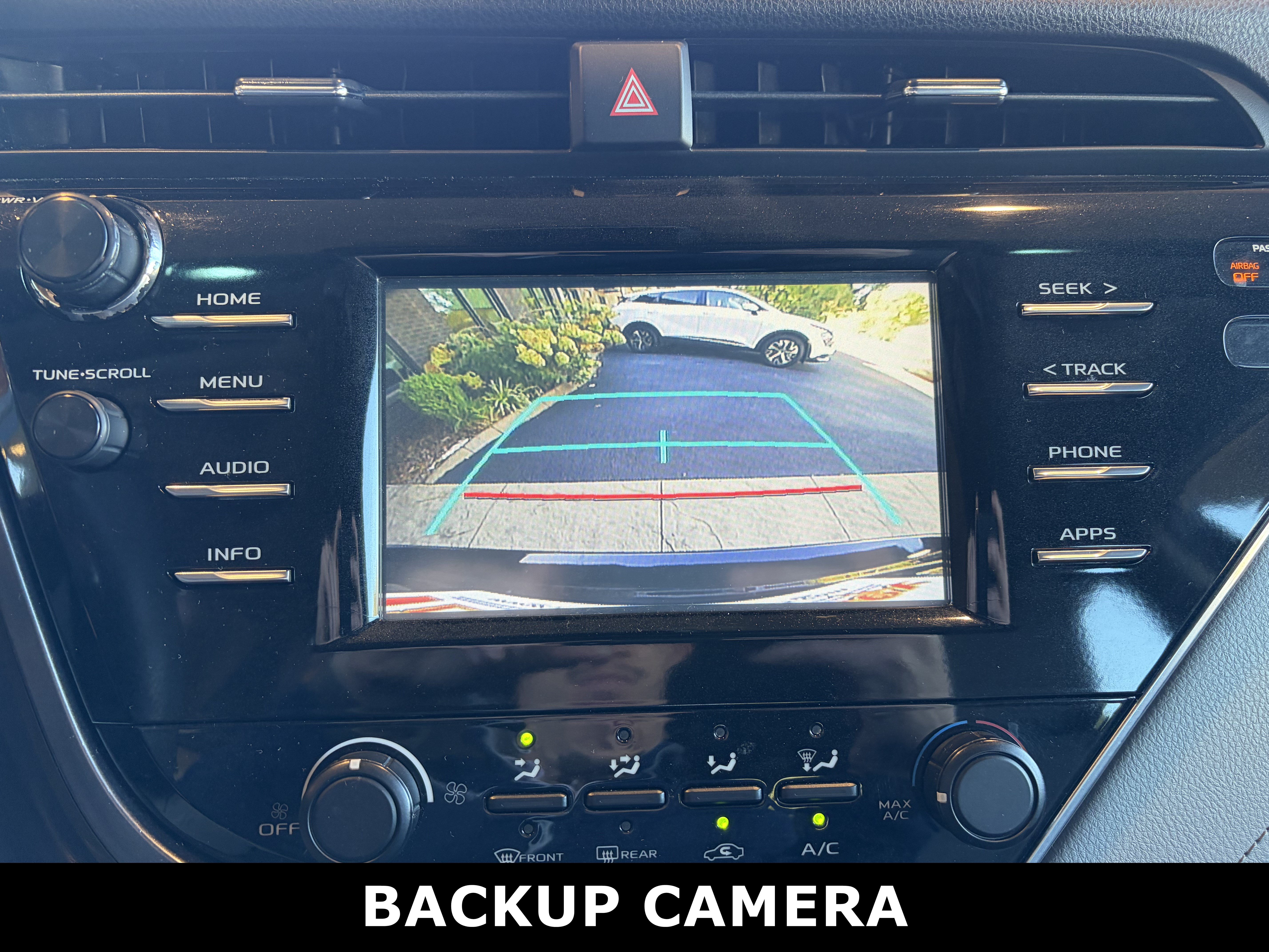 Used 2018 Toyota Camry LE FWD image 18