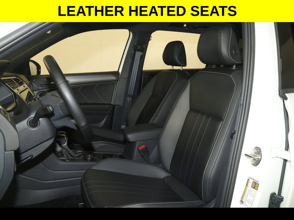 Used 2024 Volkswagen Tiguan SE R-Line AWD/4WD image 4