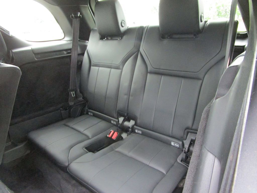 Used 2019 Land Rover Discovery HSE AWD/4WD image 16