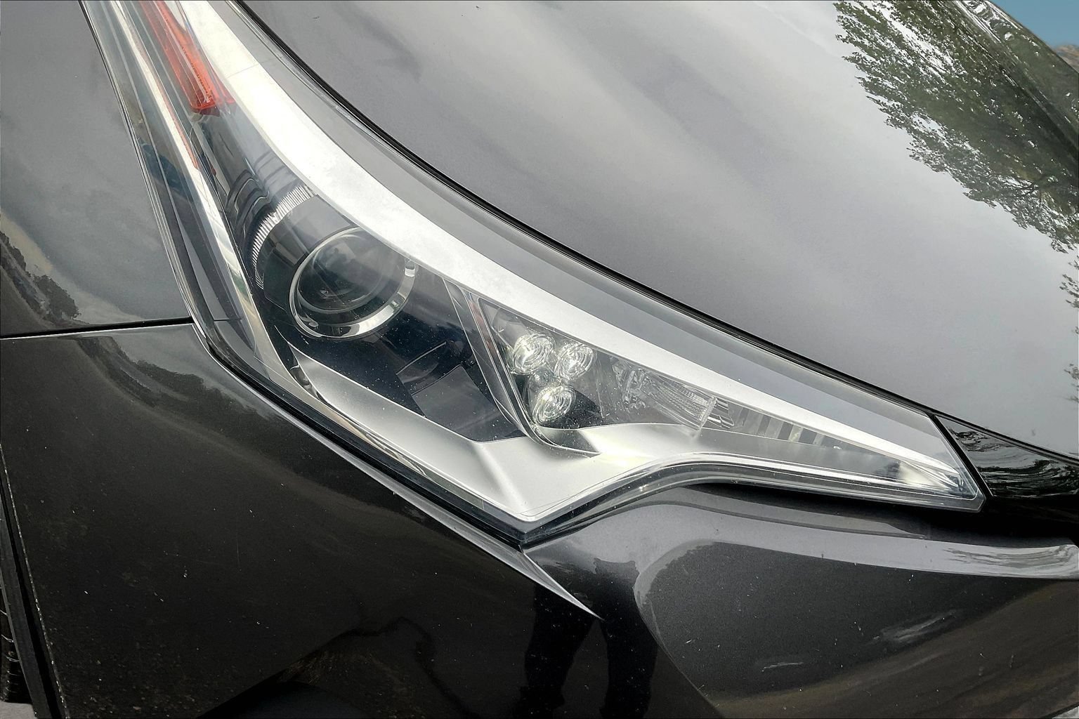 Used 2019 Toyota C-HR LE FWD image 30