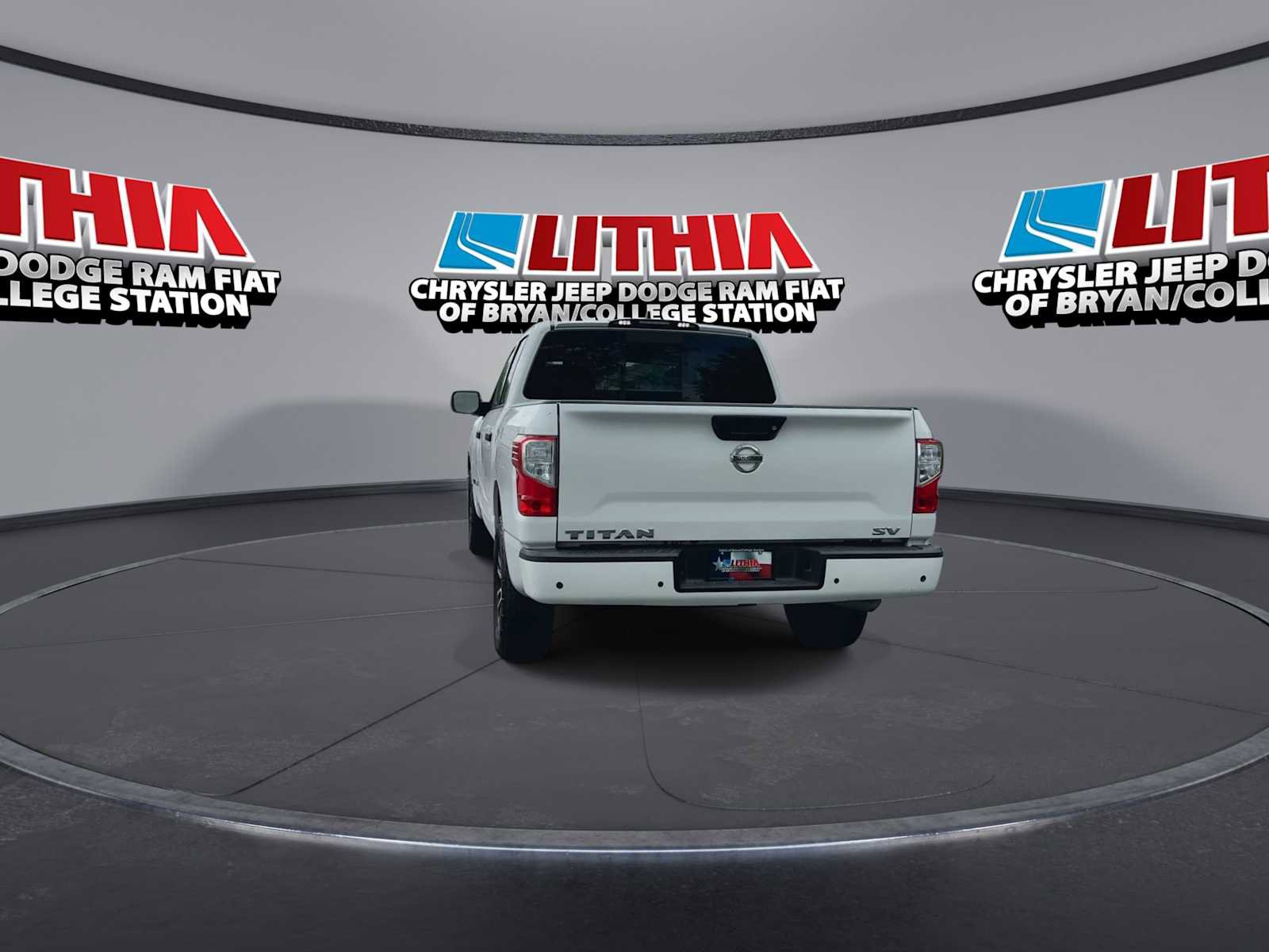 Used 2022 Nissan Titan SV image 7