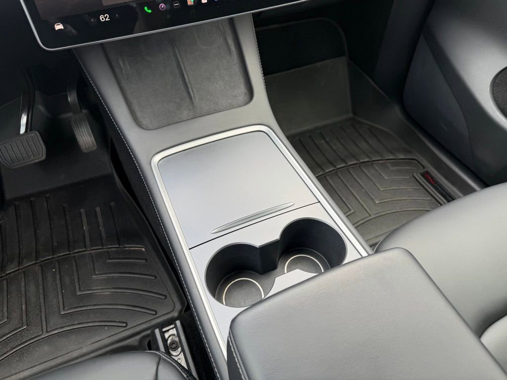 Used 2022 Tesla Model Y Long Range image 19