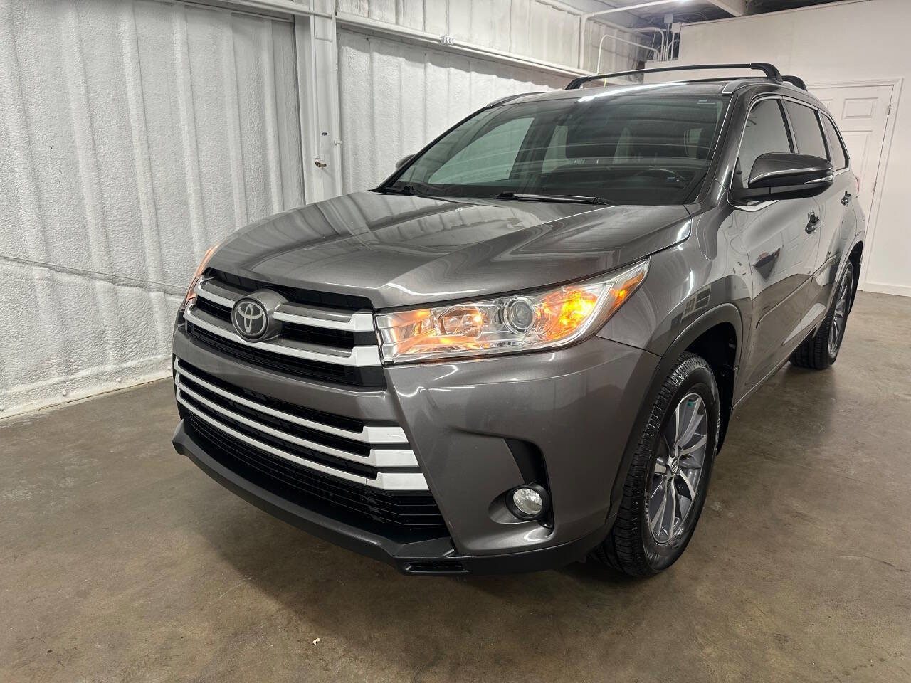 Used 2018 Toyota Highlander XLE image 6