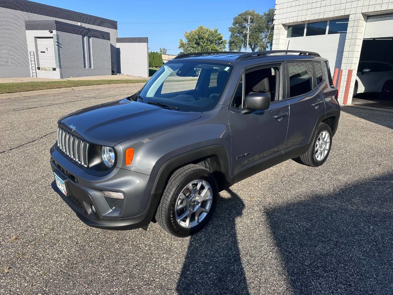 Used 2022 Jeep Renegade Latitude w/ Convenience Group AWD/4WD image 1