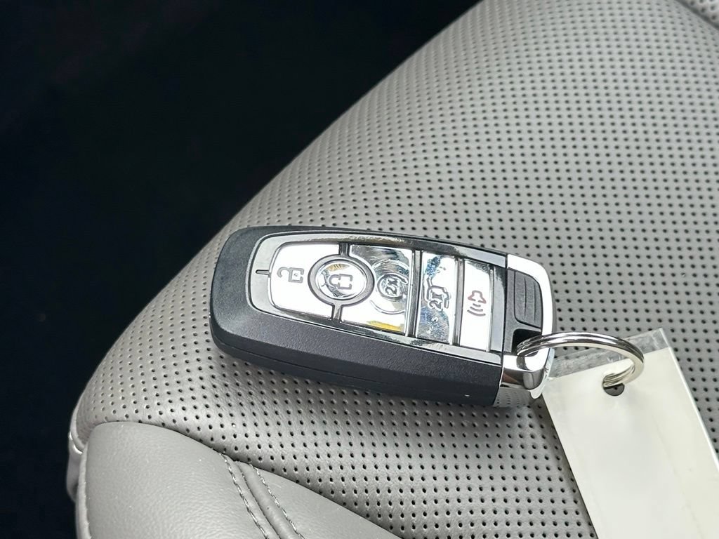 Used 2025 Lincoln Corsair Reserve FWD image 32