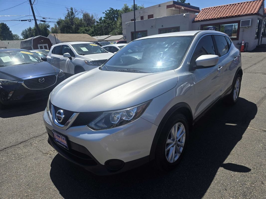 Used 2017 Nissan Rogue Sport S w/ S Appearance Package AWD/4WD image 2