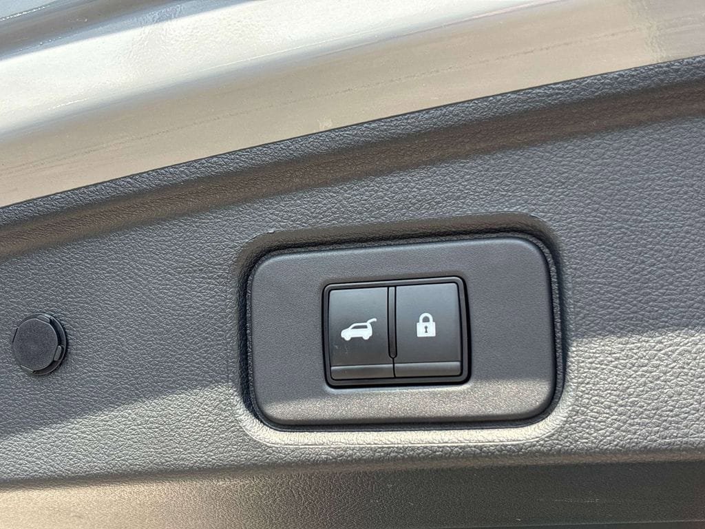 Certified 2023 Nissan Pathfinder Platinum AWD/4WD image 16