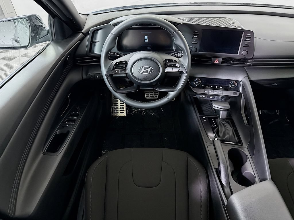 Certified 2025 Hyundai Elantra Sport FWD image 4