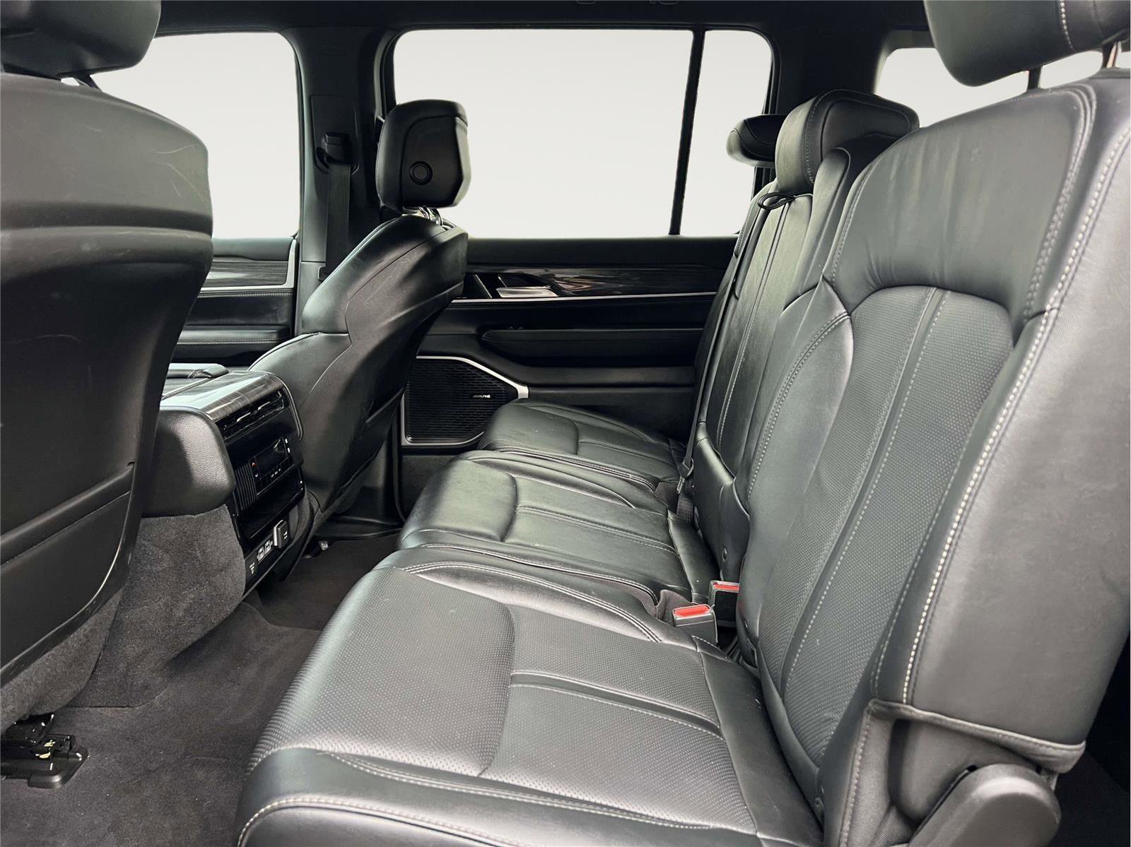 Used 2022 Jeep Wagoneer Series II AWD/4WD image 13