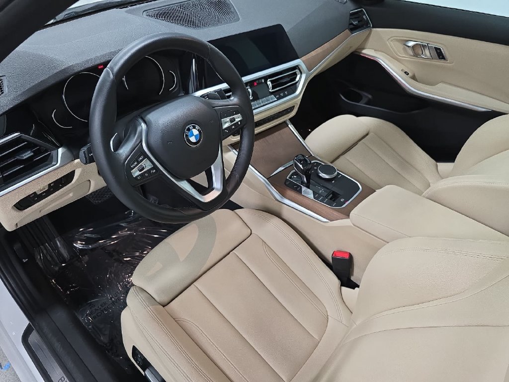 Used 2020 BMW 330i Sedan w/ Convenience Package RWD image 4