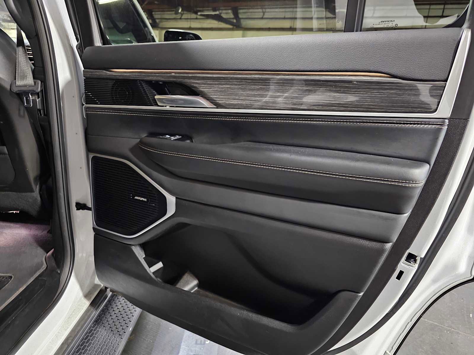 Used 2022 Jeep Wagoneer Series II w/ Premium Group I AWD/4WD image 12