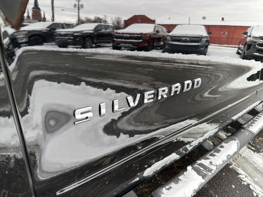 Used 2018 Chevrolet Silverado 1500 LT w/ All Star Edition image 10