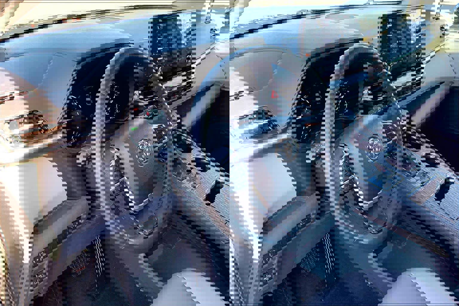 Used 2023 Toyota Sienna XLE image 17