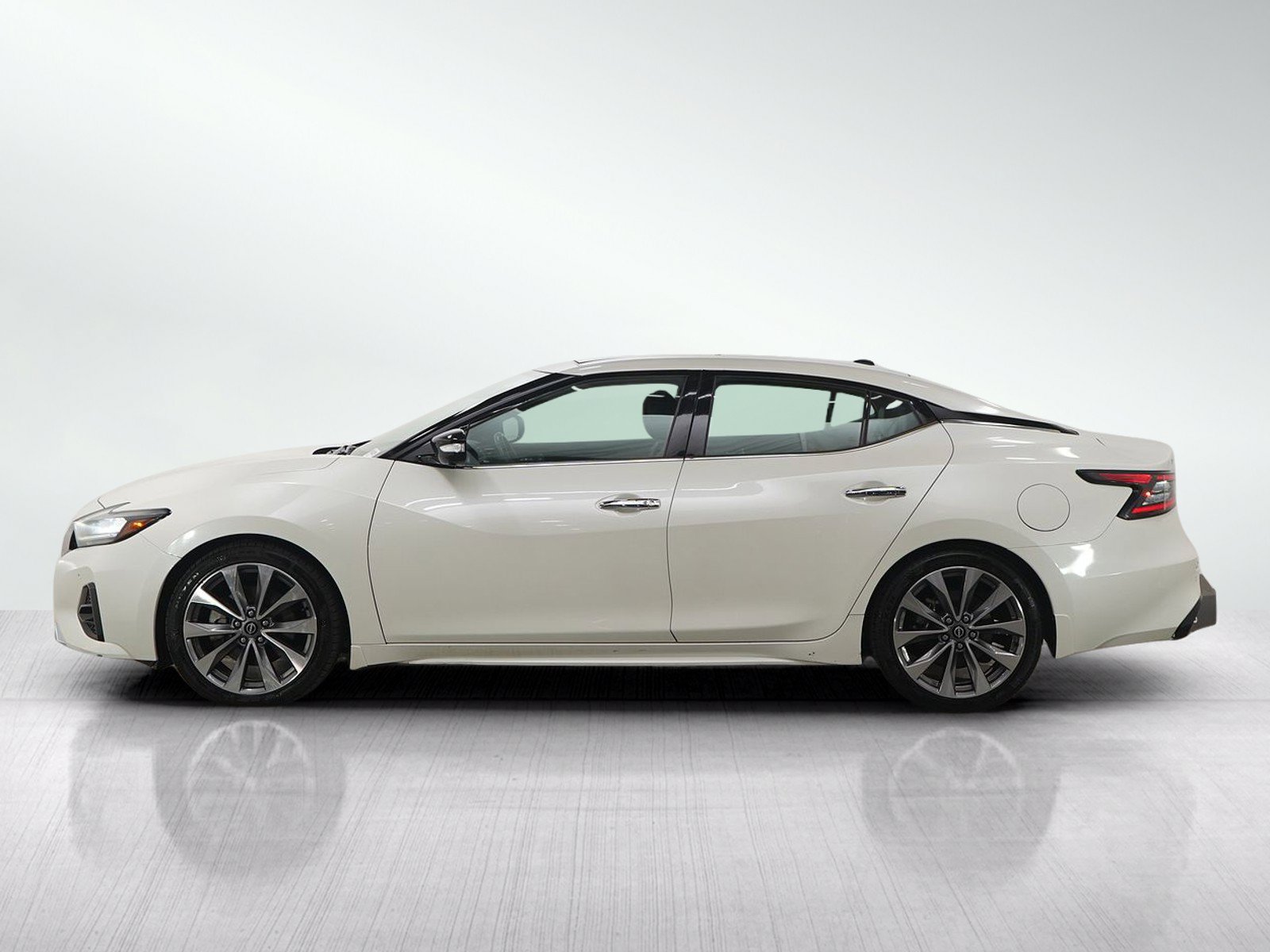 Used 2023 Nissan Maxima Platinum FWD image 2