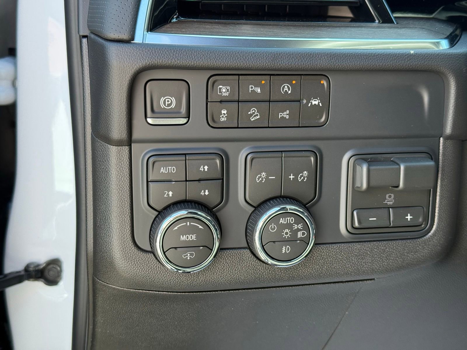 New 2026 Chevrolet Tahoe High Country AWD/4WD image 17