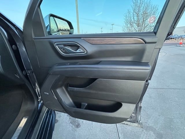 Used 2023 Chevrolet Suburban Premier image 29