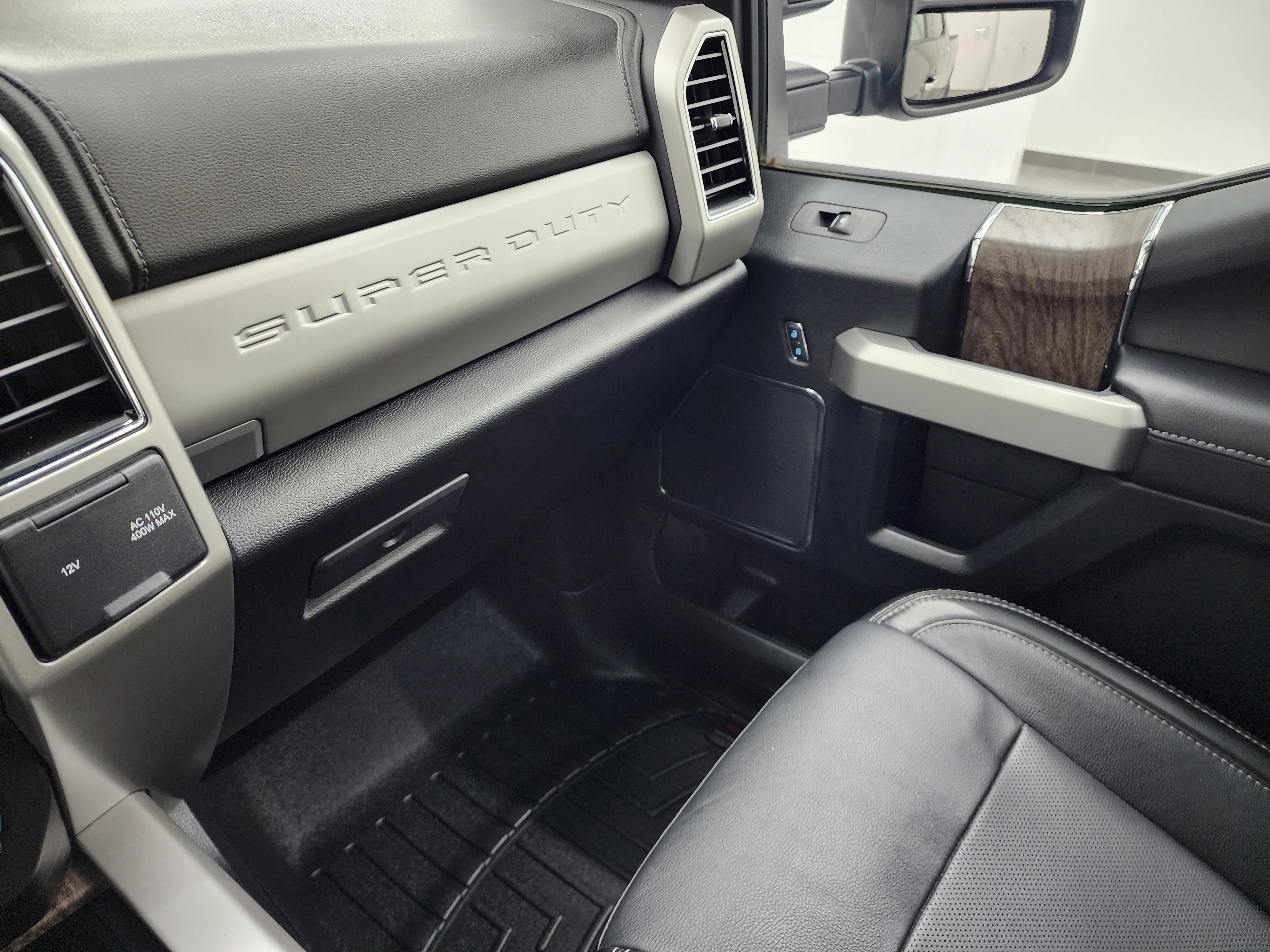 Used 2019 Ford F350 Lariat w/ Chrome Package image 12