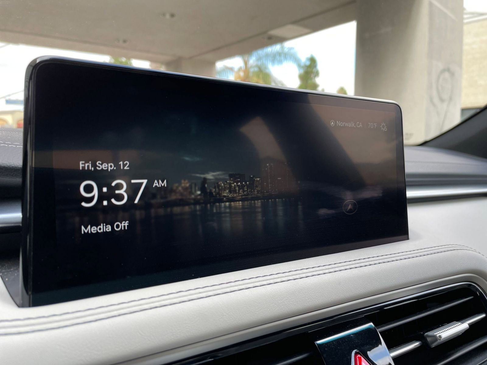 Used 2025 Genesis G70 2.5T image 21