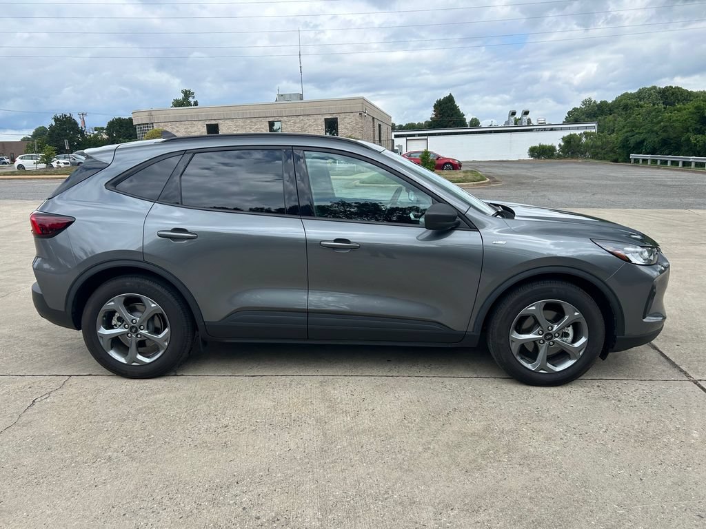 Used 2025 Ford Escape ST-Line w/ Tech Pack #1 FWD image 7