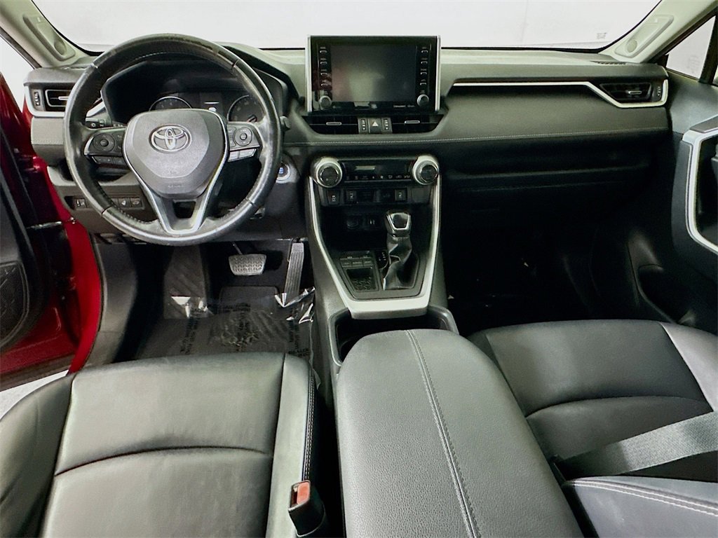 Used 2019 Toyota RAV4 XLE Premium image 16