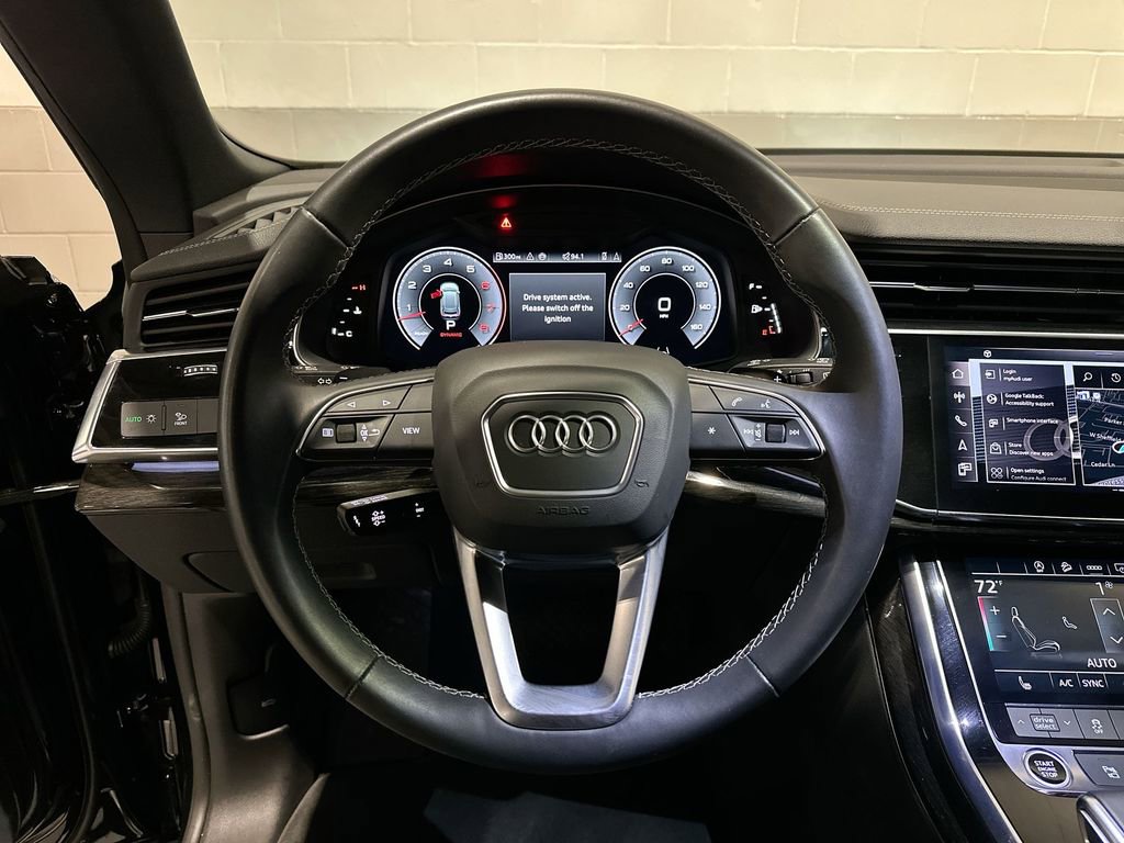 Used 2025 Audi Q8 Premium image 18