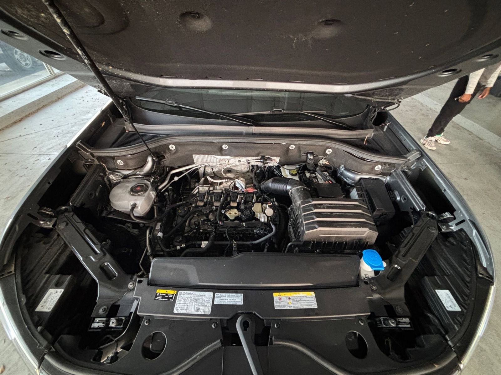 Used 2025 Volkswagen Atlas Cross Sport SE image 32