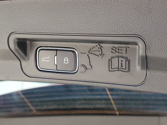 Used 2024 Ford Explorer XLT w/ Equipment Group 202A AWD/4WD image 10