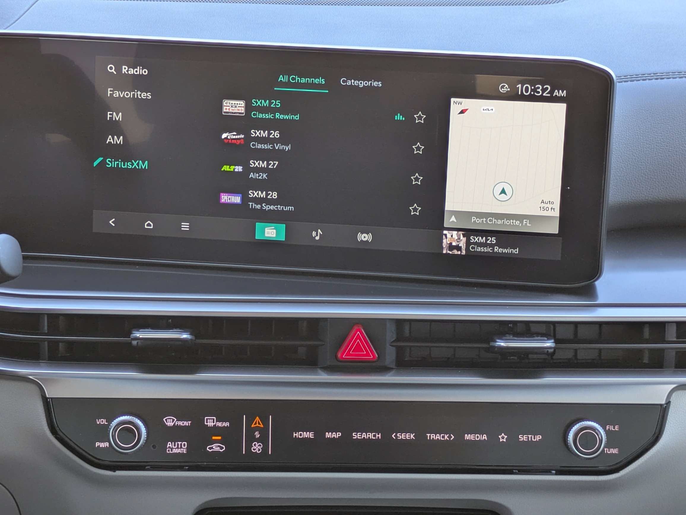 Certified 2025 Kia Sorento S FWD image 18