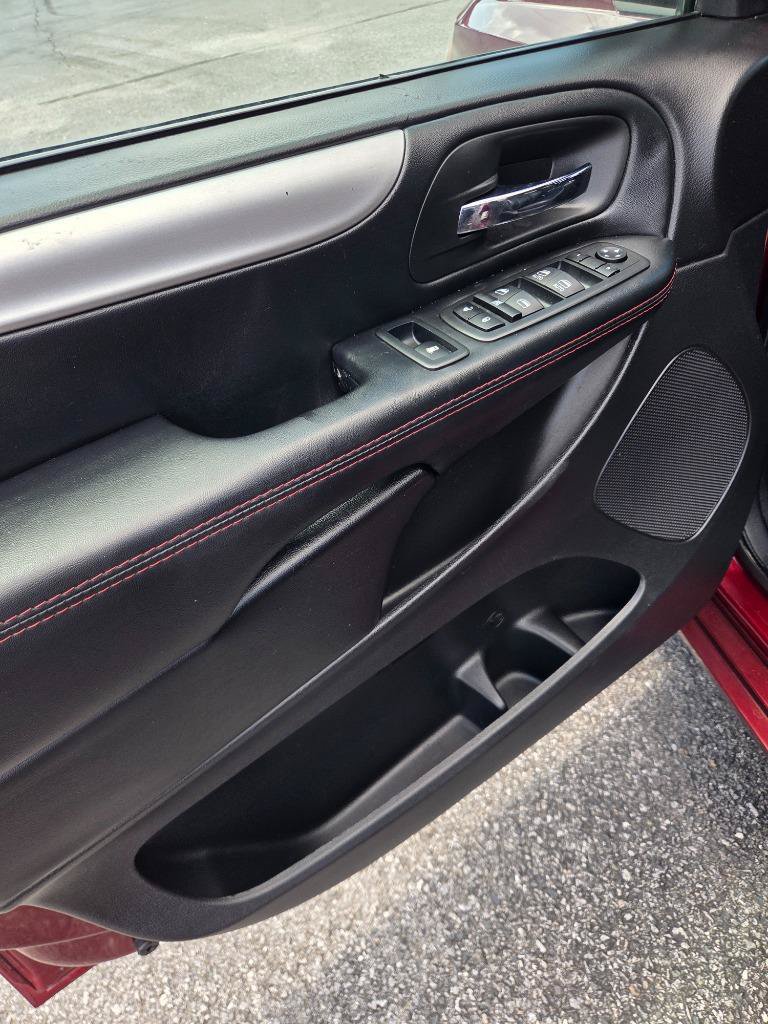 Used 2019 Dodge Grand Caravan GT FWD image 14