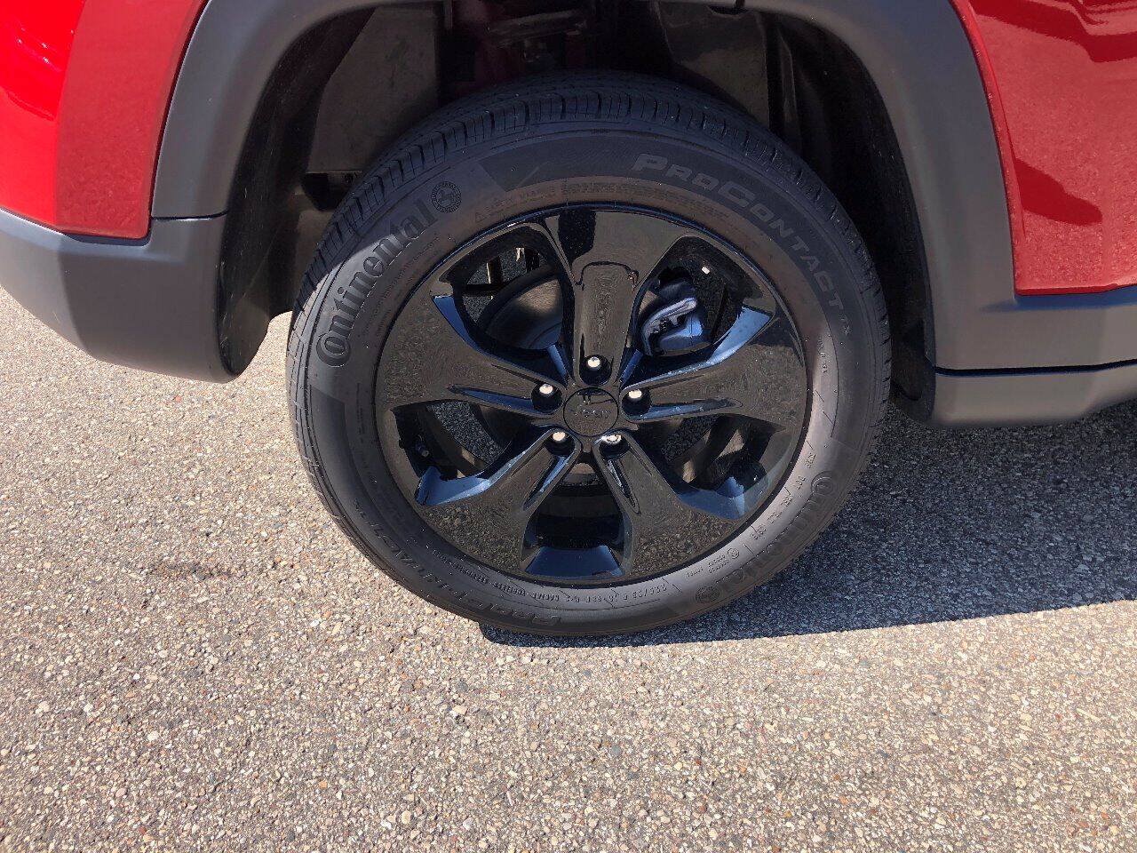 Used 2018 Jeep Compass Latitude w/ Popular Equipment Group AWD/4WD image 9