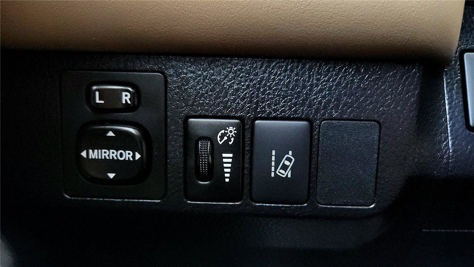 Used 2017 Toyota RAV4 XLE w/ Plus Extra Value Package image 33